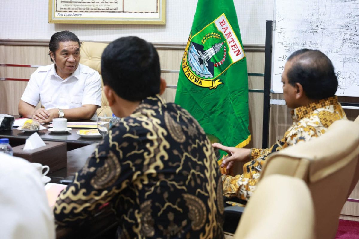 Pj. Gubernur Banten ingatkan OPD terbuka soal informasi publik