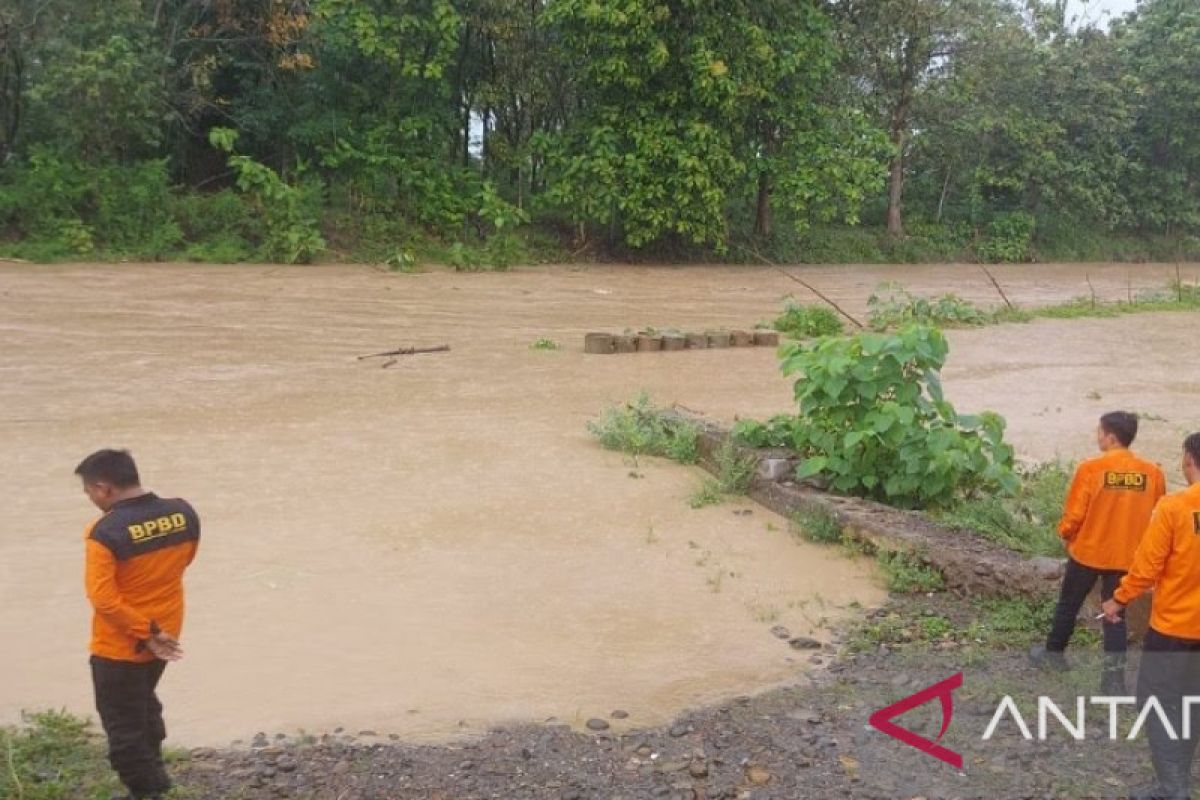 Ketua MPR minta pemerintah upayakan cari korban banjir OKU Selatan