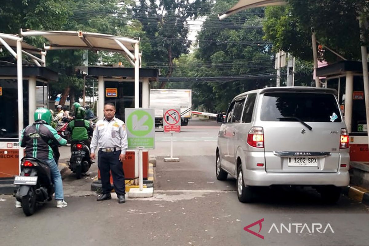 Dishub DKI juru parkir pungut tarif dua kali di Blok M sudah dipecat