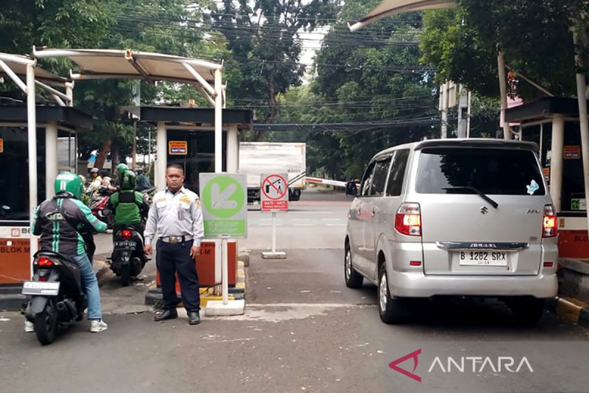 Dishub DKI: juru parkir pungut tarif dua kali di Blok M sudah dipecat