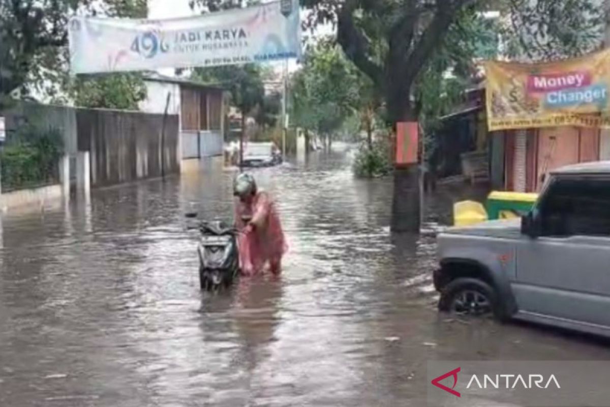 Lokasi banjir di Jaksel bertambah jadi delapan RT pada Jumat sore