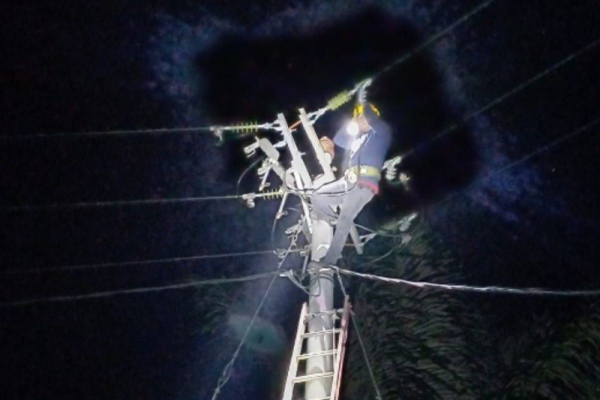PLN pulihkan listrik di Pinrang akibat bencana longsor