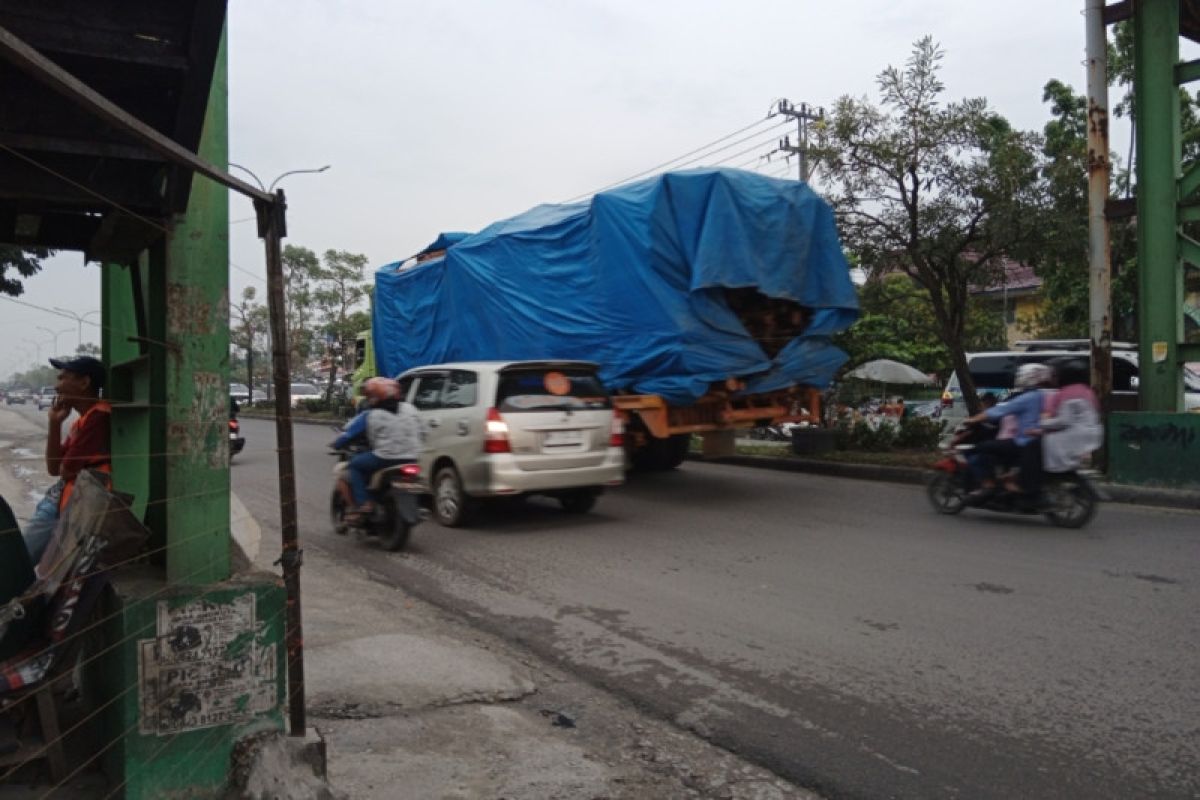 Meski dilarang, ada ribuan truk tonase besar masuk Kota Pekanbaru