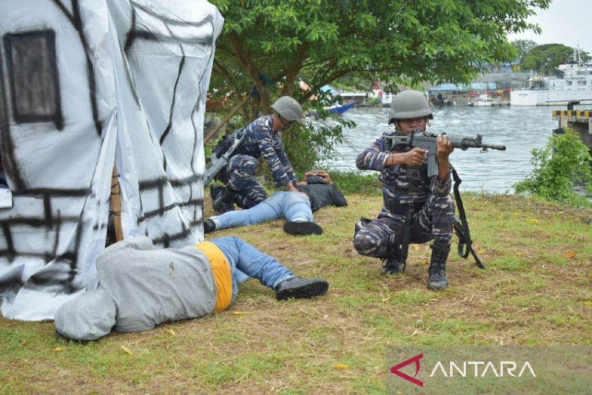 TNI AL Kendari gelar simulasi tangani huru-hara dan ancaman teroris