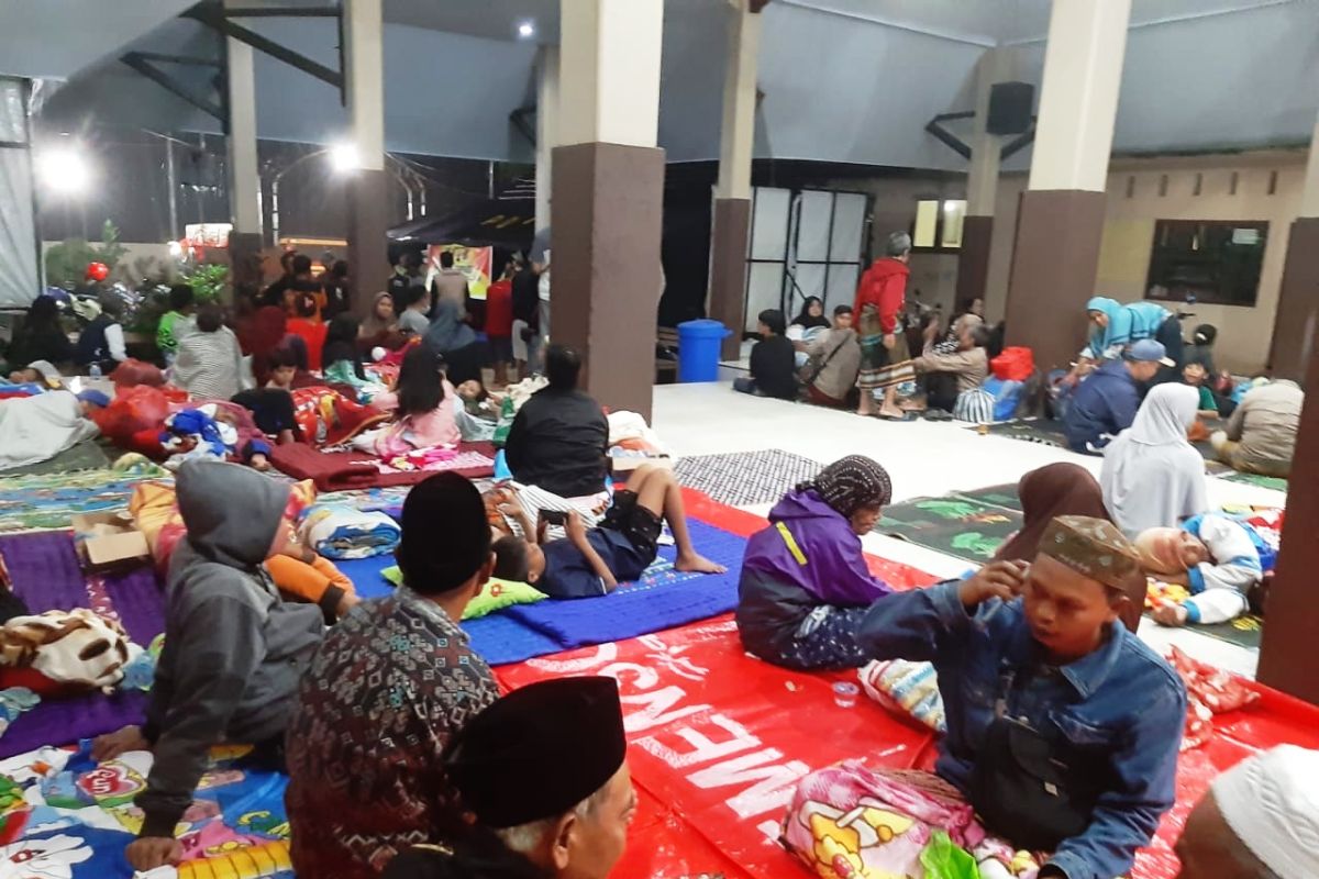 Pengungsi untuk hindari banjir lahar Gunung Semeru bertambah