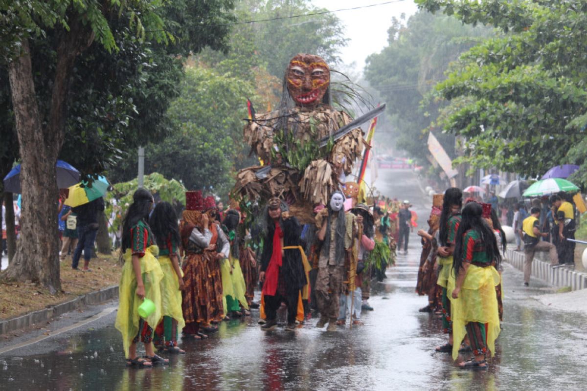 Tradisi budaya Lampung meriahkan pawai Krakatau Festival