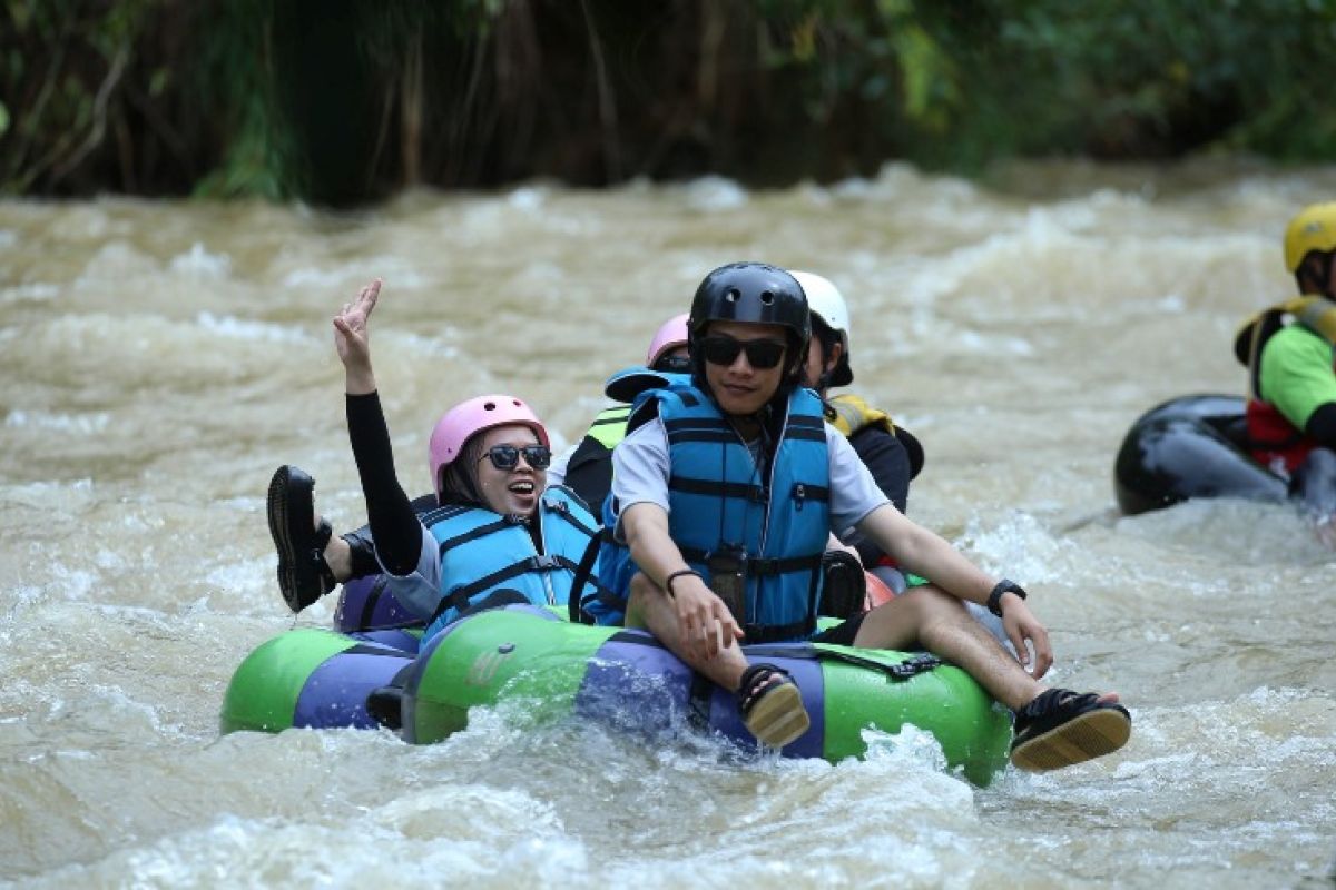 100 orang lebih peserta ikuti river tubing Festival Loksado 2023
