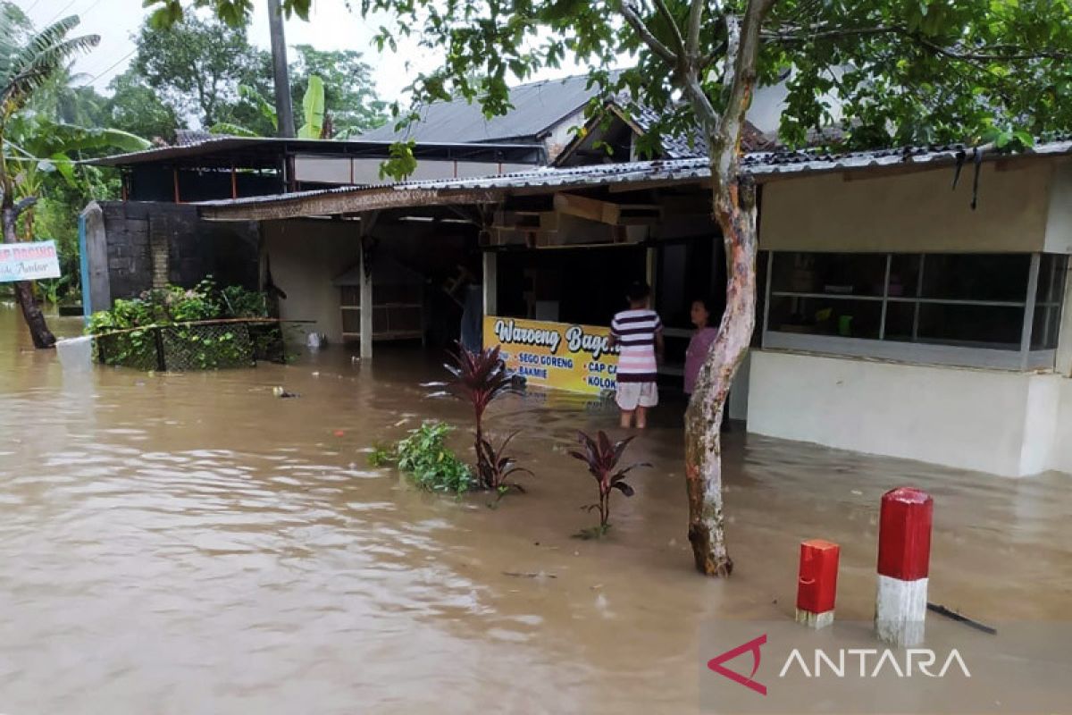 Banjir berdampak pada ratusan keluarga di Kabupaten Malang