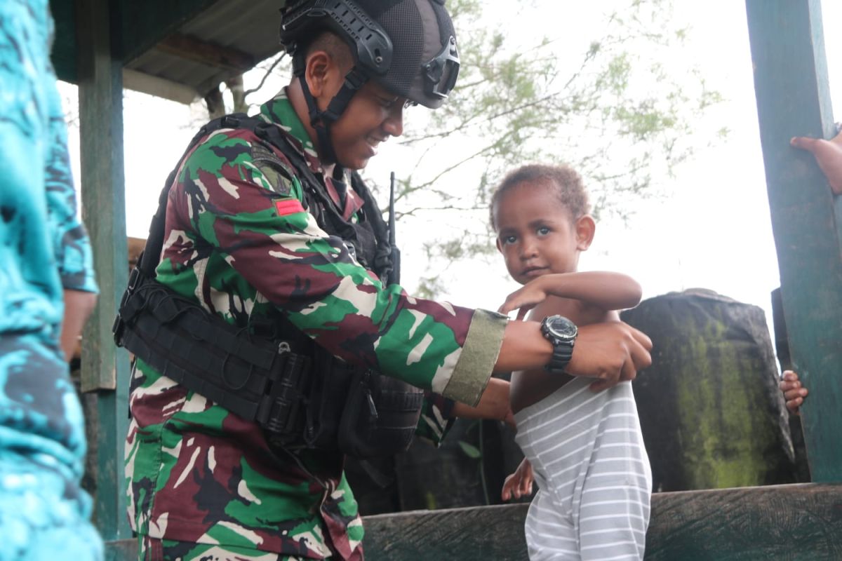 Satgas Raider komitmen menyenangkan hati warga Nduga Papua Pegunungan