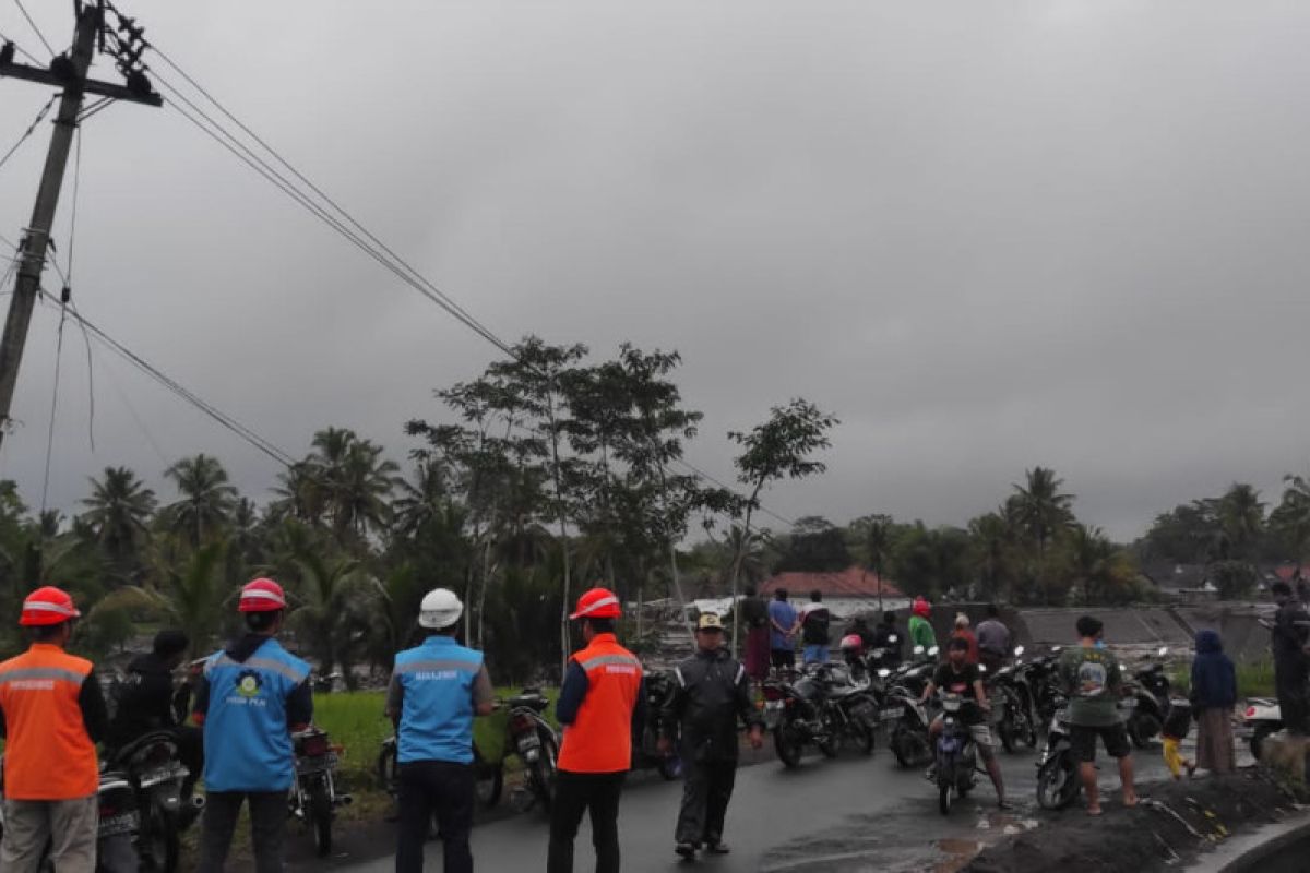 PLN restores power supply in Semeru cold lava flood-affected areas