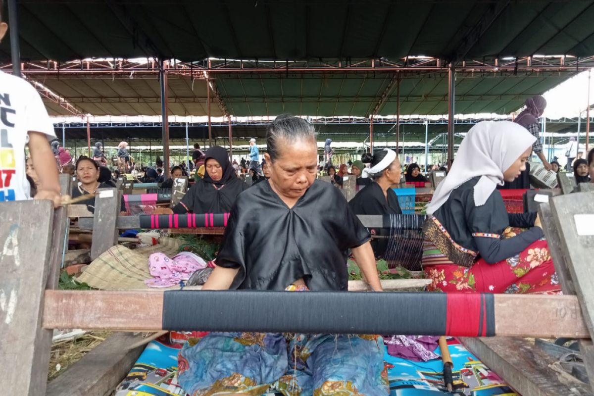 Budaya tenun di Lombok Tengah harus tetap dilestarikan