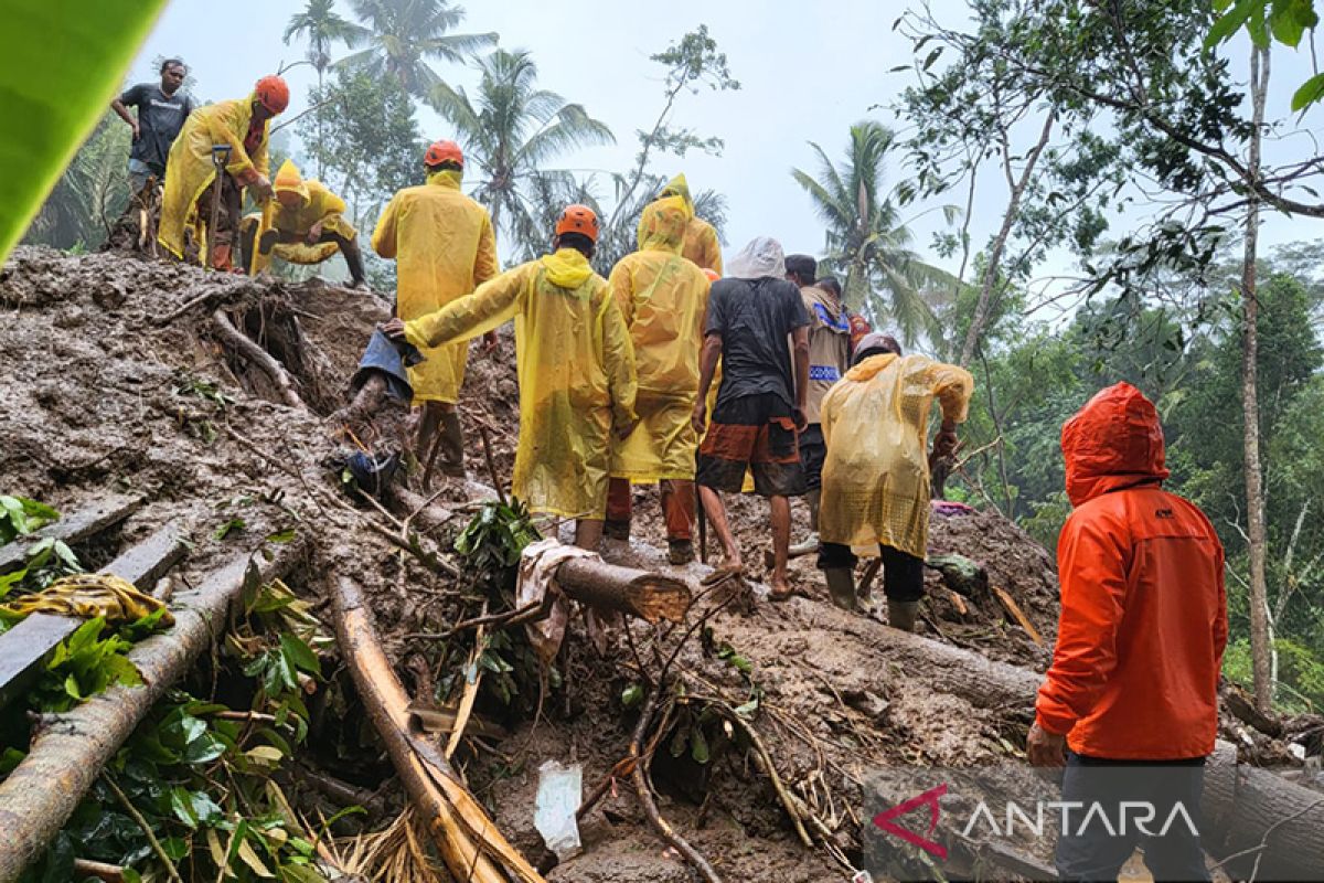 BPBD Bali mendata titik rawan longsor pada musim penghujan