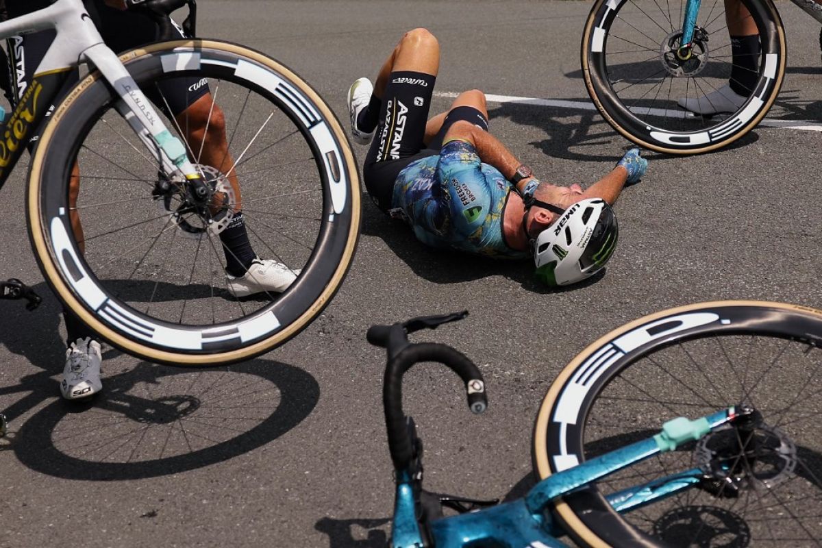 Mimpi Cavendish pupus di Tour de France setelah terjatuh di etape 8