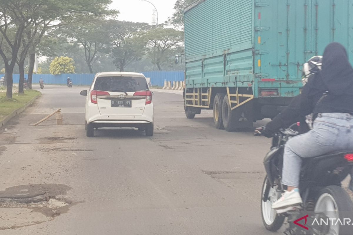 Perbaikan jalan Kabupaten Bekasi yang butuh dukungan anggaran Pusat