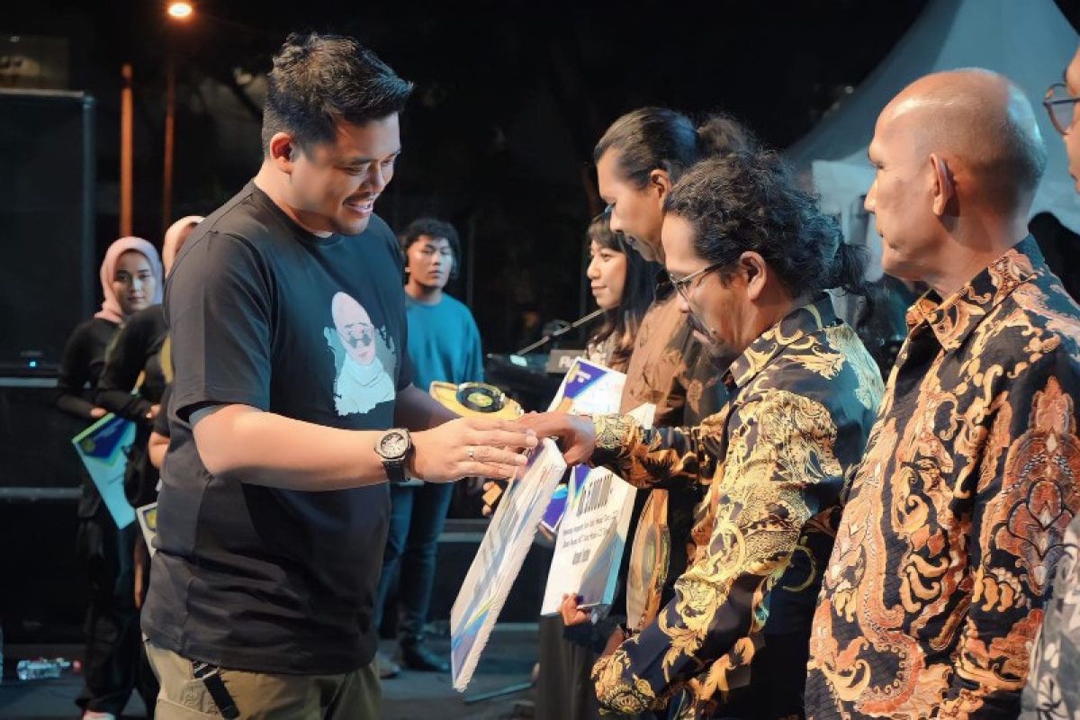 Di Colorful Medan Carnival, Bobby beri penghargaan seniman Kota Medan