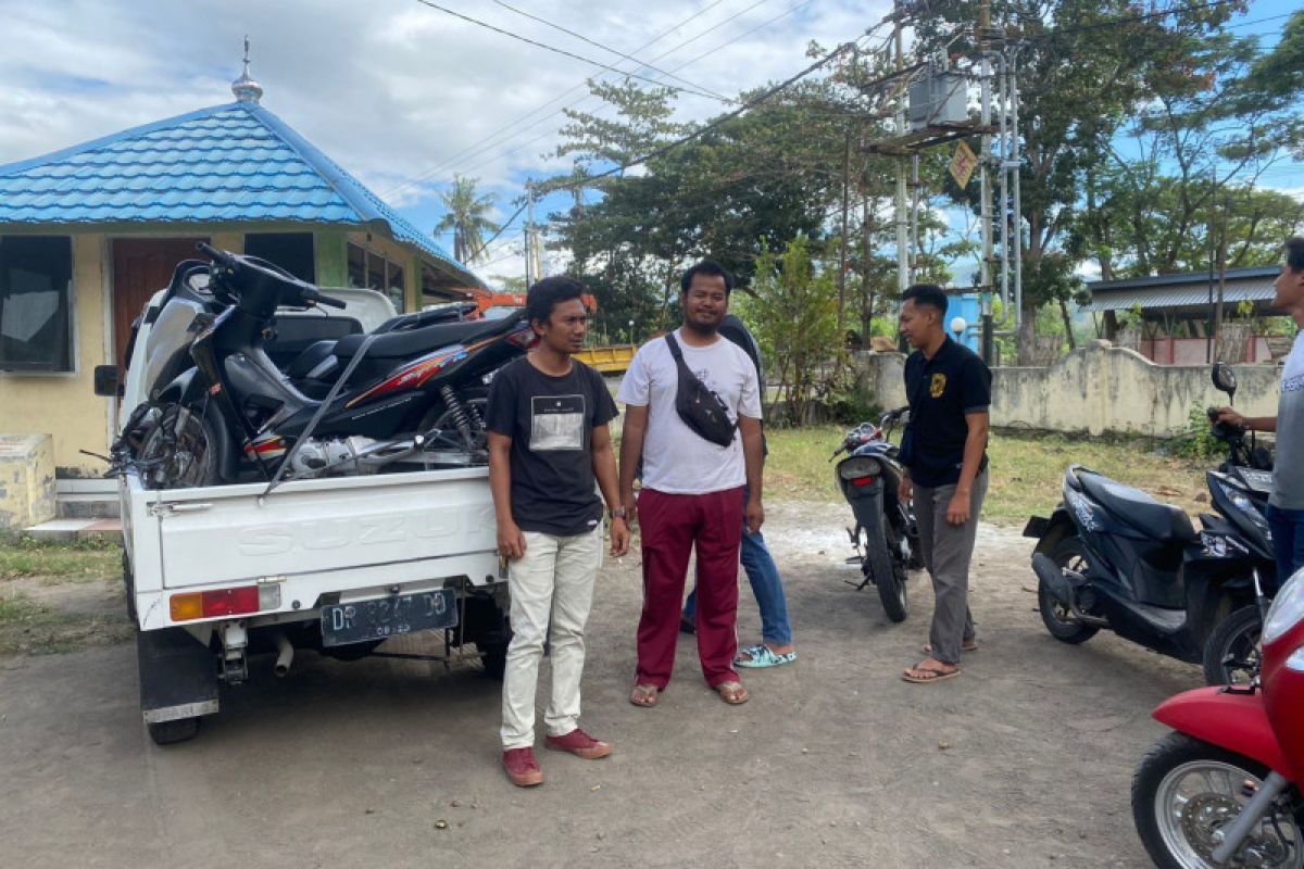 Bawa motor bernopol 'DK' diduga curian, 2 pria asal Sumba diamankan di Dompu