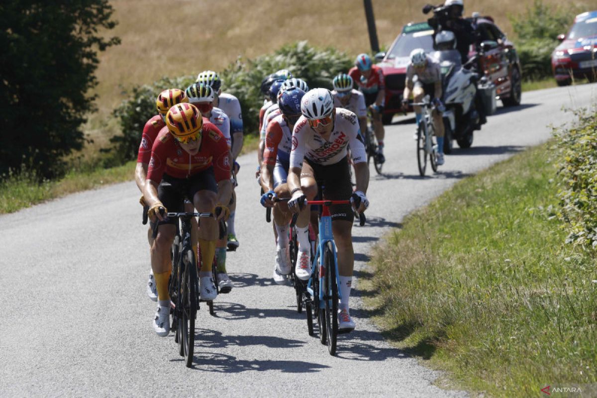 Pembalap sepeda Abrahamsen menangi etape 11 Tour de France, Pogacar terjatuh