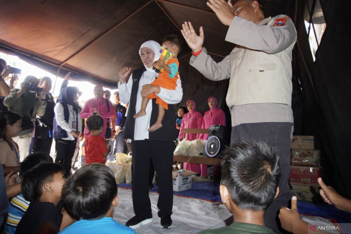 East Java ensures psychosocial services for lava evacuees in Lumajang