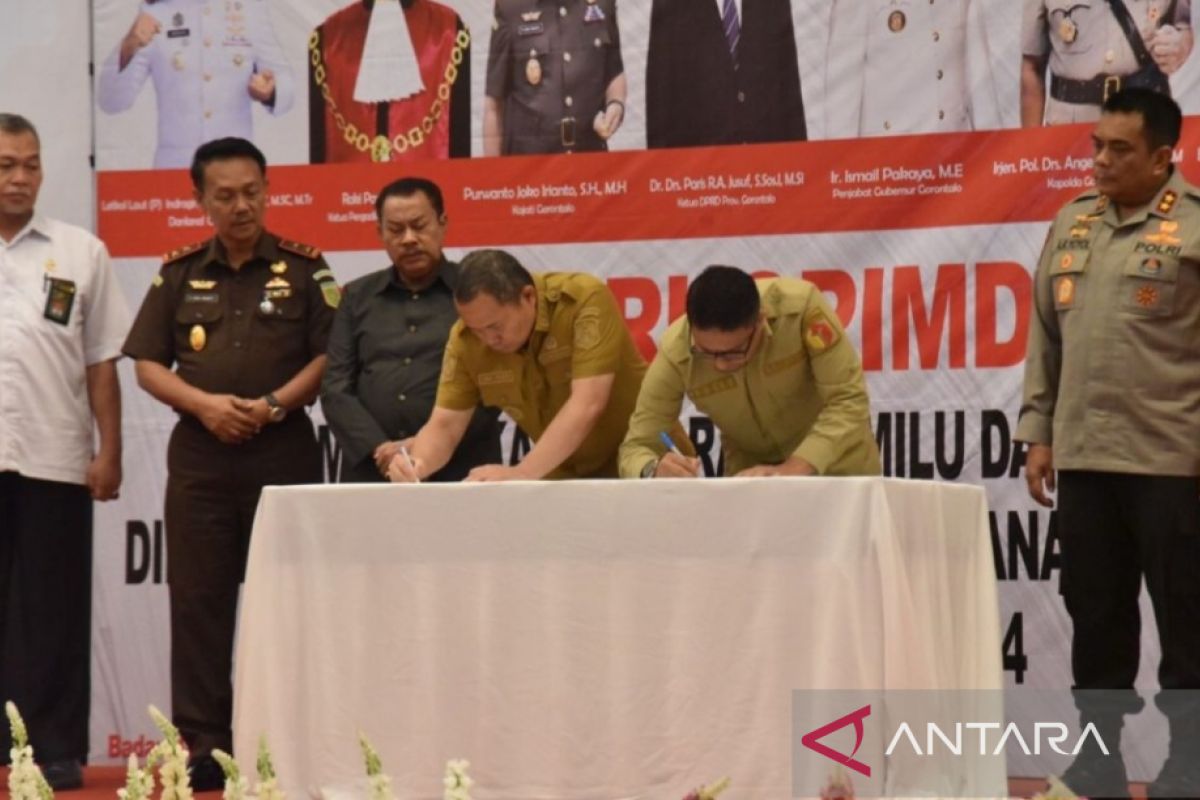 Pemprov Gorontalo serahkan danahibah Pilkada 2024 ke Bawaslu