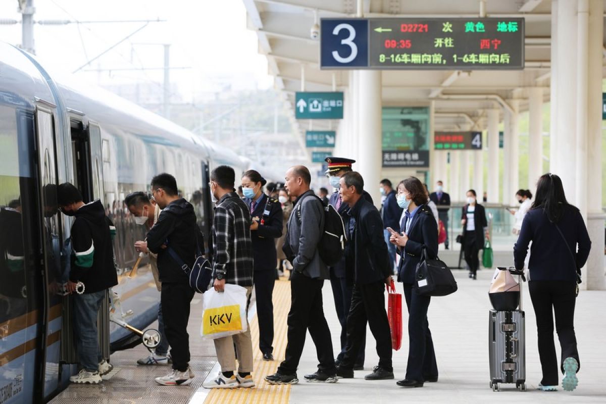 China catat 1,77 miliar perjalanan penumpang kereta pada H1 2023