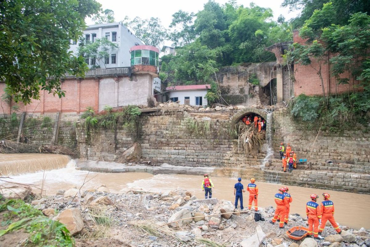 Ketinggian air 12 sungai di China lewati ambang batas peringatan