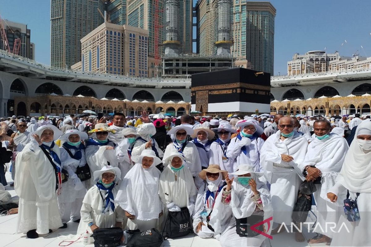 Jamaah haji asal Sultra di Tanah Suci manfaatkan waktu untuk umroh