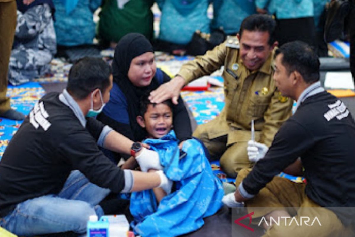 Ratusan anak dikhitan pada peringatan Hari Anak Nasional di Banjarmasin