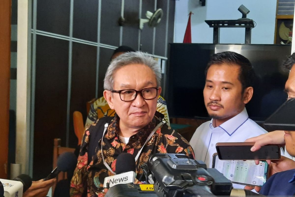 Kejagung periksa Maqdir Ismail terkait uang Rp27 miliar