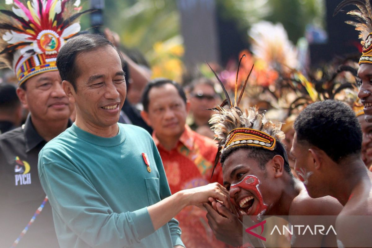 Kemarin, Presiden kunjungi Papua hingga pangkas birokrasi