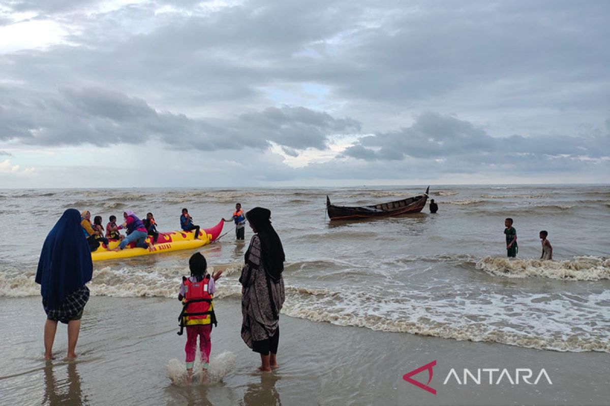 Pengunjung wisata pantai di Aceh Timur capai 24.659 orang