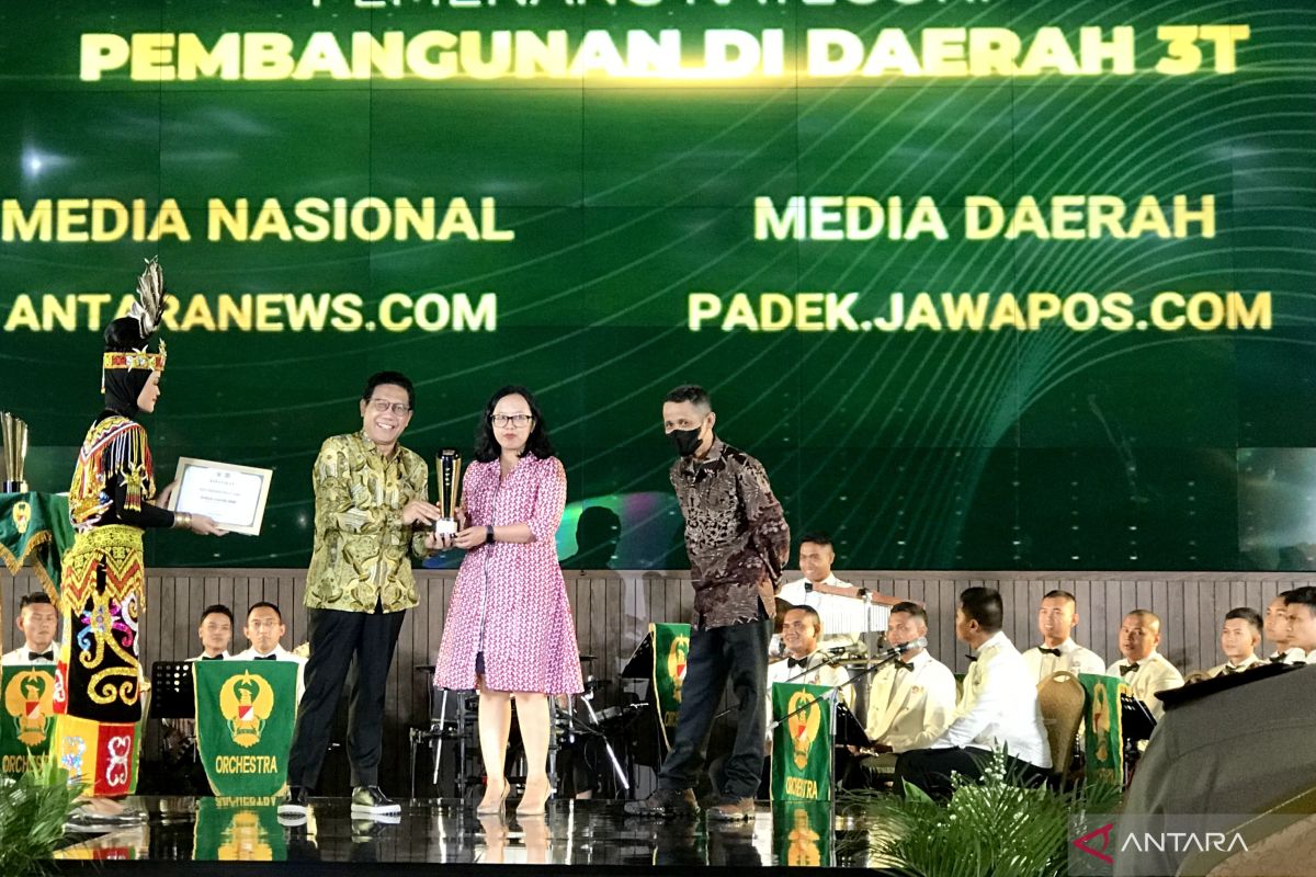 Kantor Berita ANTARA terima penghargaan Kasad Awards 2023 untuk pemberitaan 3T