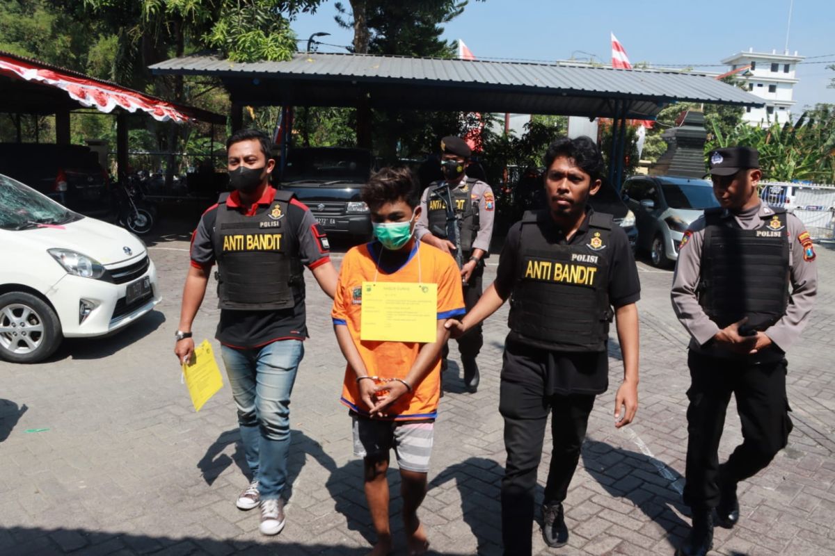 Polisi tangkap terduga pelaku sekaligus otak aksi begal di Surabaya