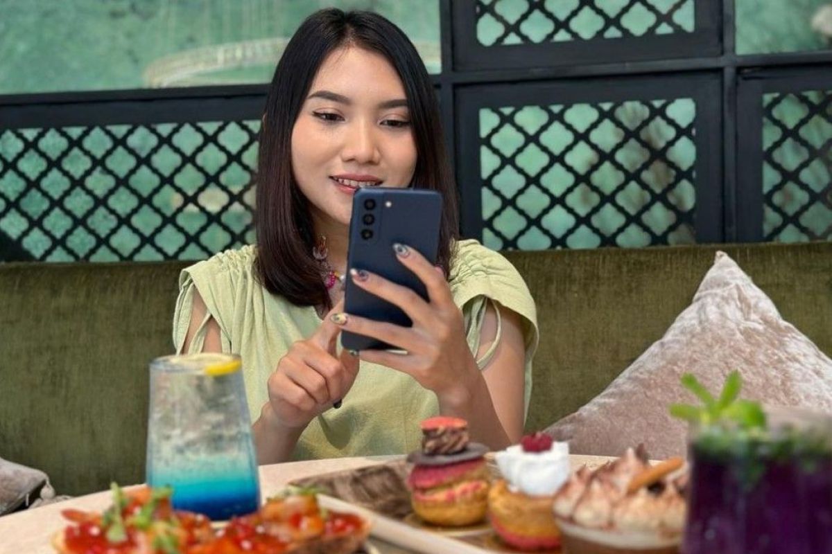 Tips bikin konten food vlogging lebih epic dengan Samsung Galaxy S21 FE 5G