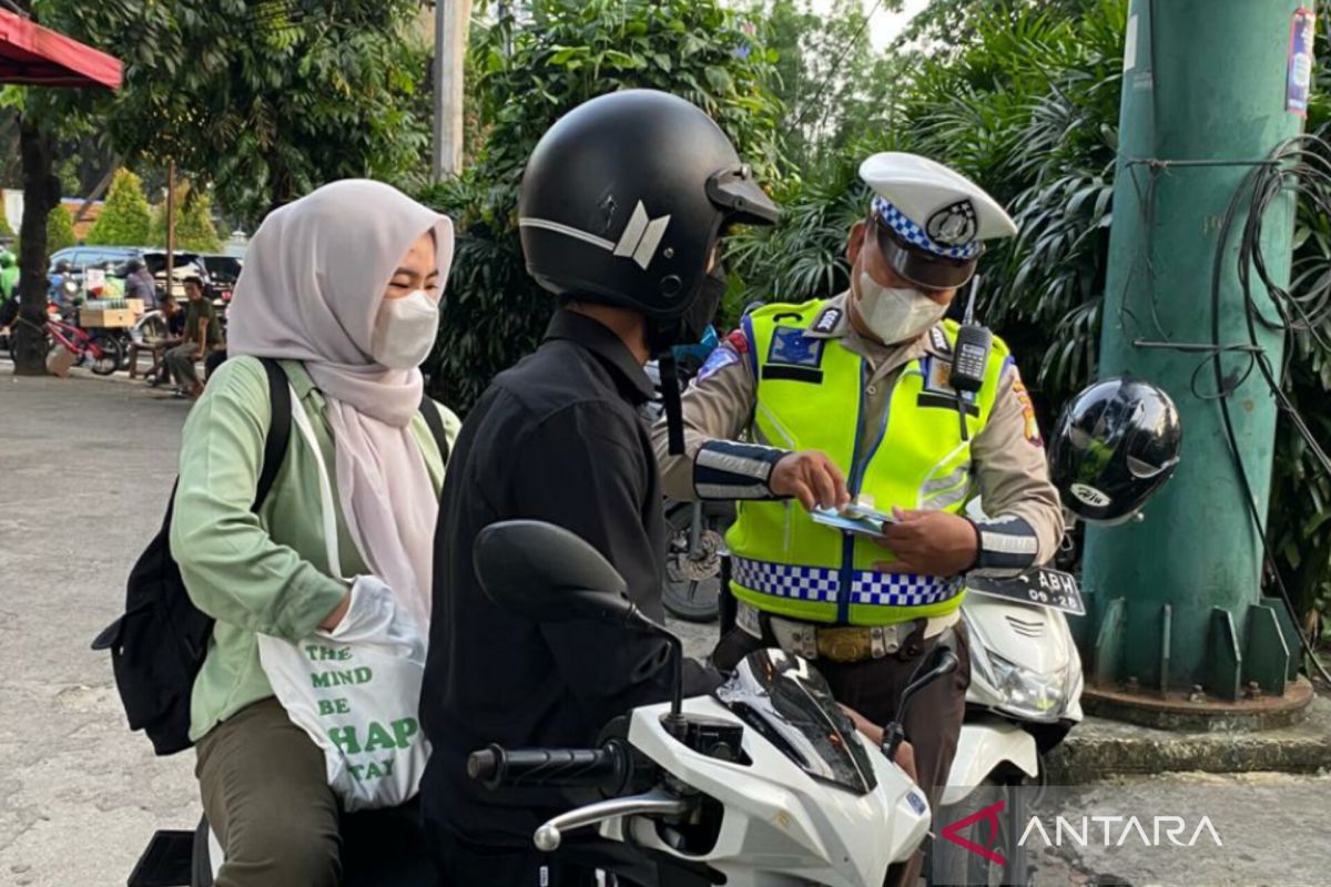 Polres Jaksel tindak lima pelanggar di perempatan Prapanca Raya