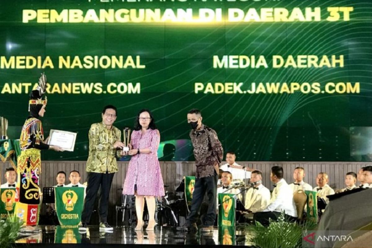 Kantor Berita ANTARA terima penghargaan Kasad Awards 2023 untuk pemberitaan 3T