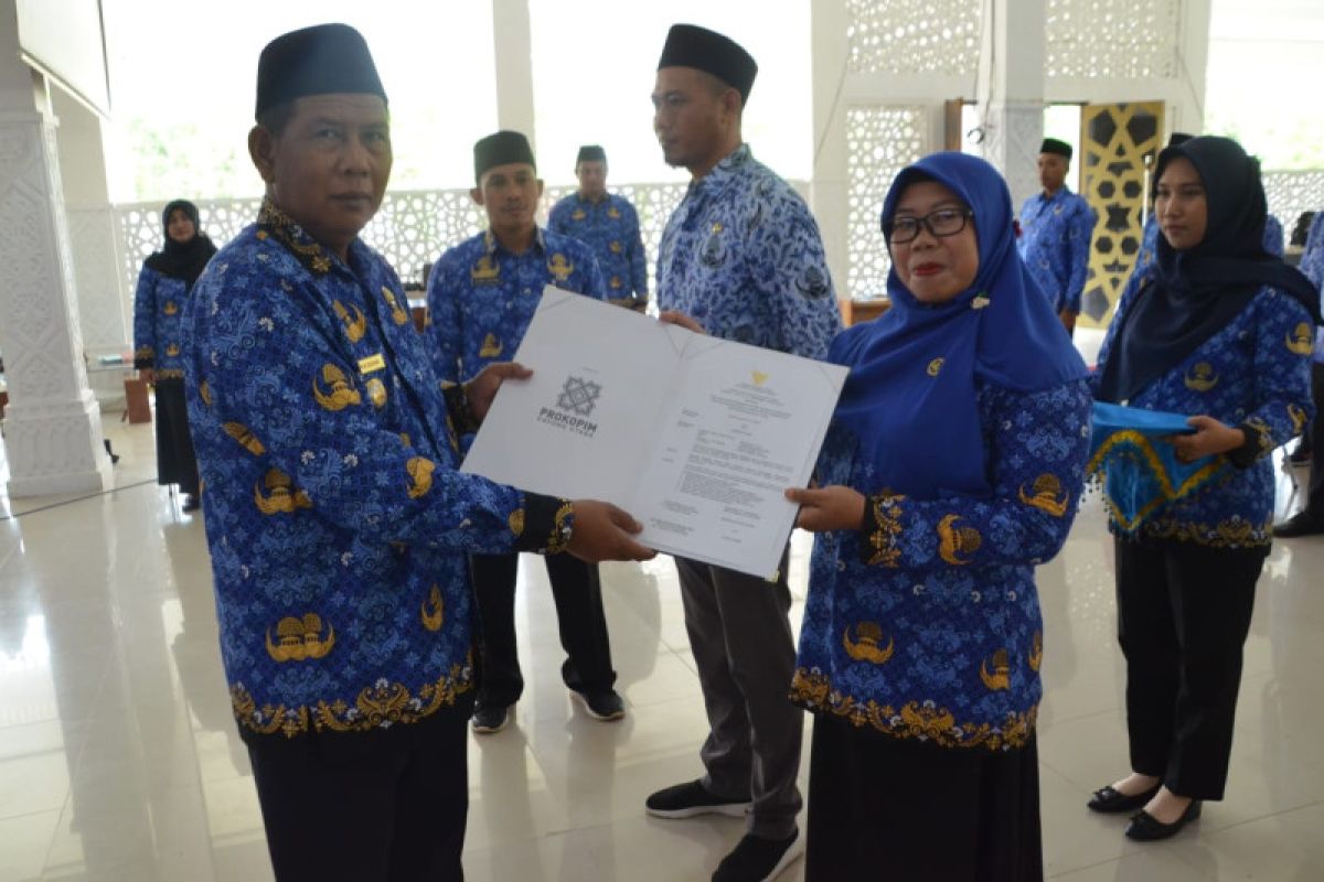 Bupati Kayong Utara melantik 150 pejabat fungsional guru