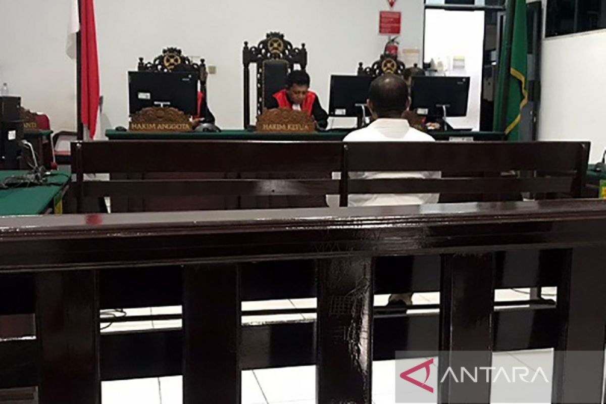 Majelis Hakim PN Ambon vonis terdakwa korupsi KTP-e enam tahun penjara