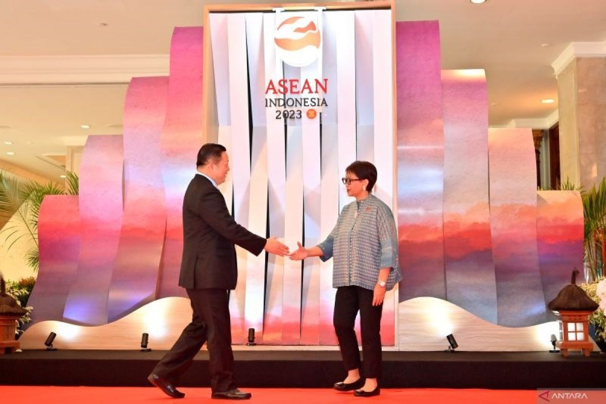 Retno Marsudi sambut kedatangan Menlu ASEAN jelang AMM di Jakarta
