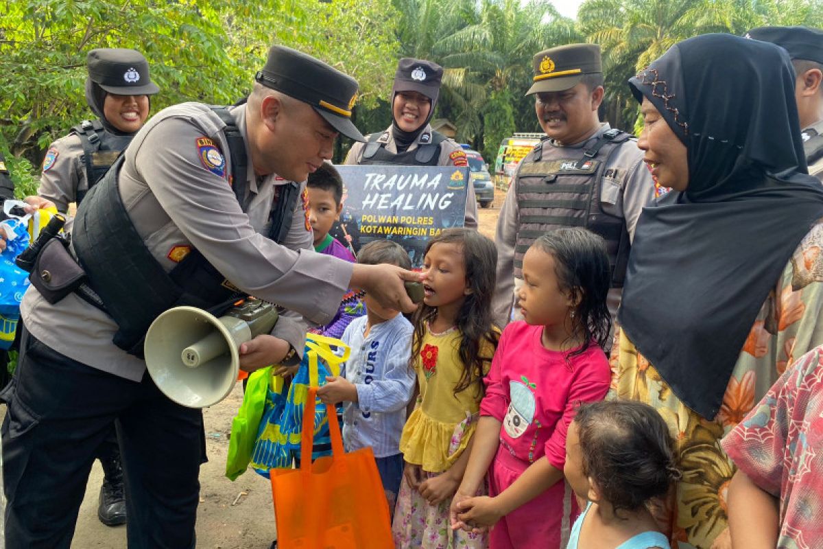 Polisi berikan trauma healing terhadap anak dan ibu di PT BJAP Seruyan