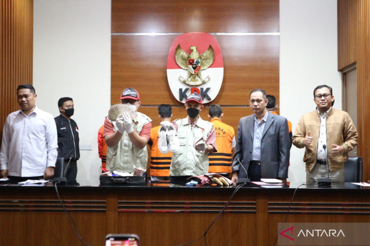 KPK perpanjang penahanan Wali Kota Bandung Yana Mulyana