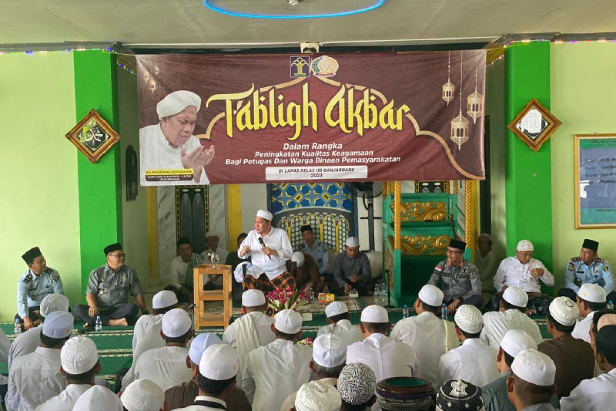 Ribuan warga binaan Lapas Banjarbaru dengarkan tausiyah Guru Udin Samarinda