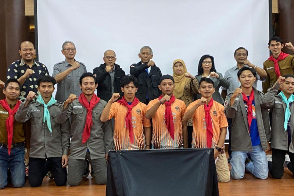 Mapala Instiper Yogyakarta rintis jalur panjat puncak Tebing Baturaya