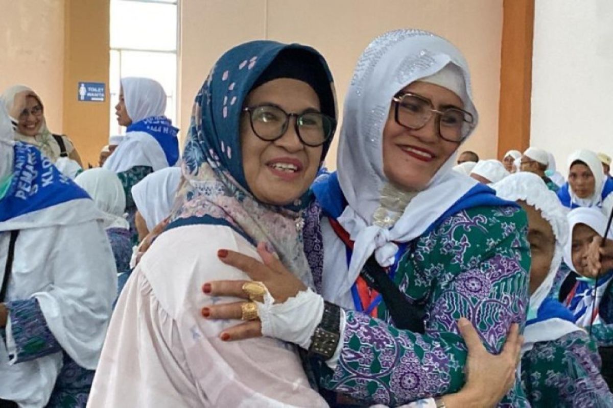 Wali Kota Pematang Siantar sambut jamaah haji di Medan
