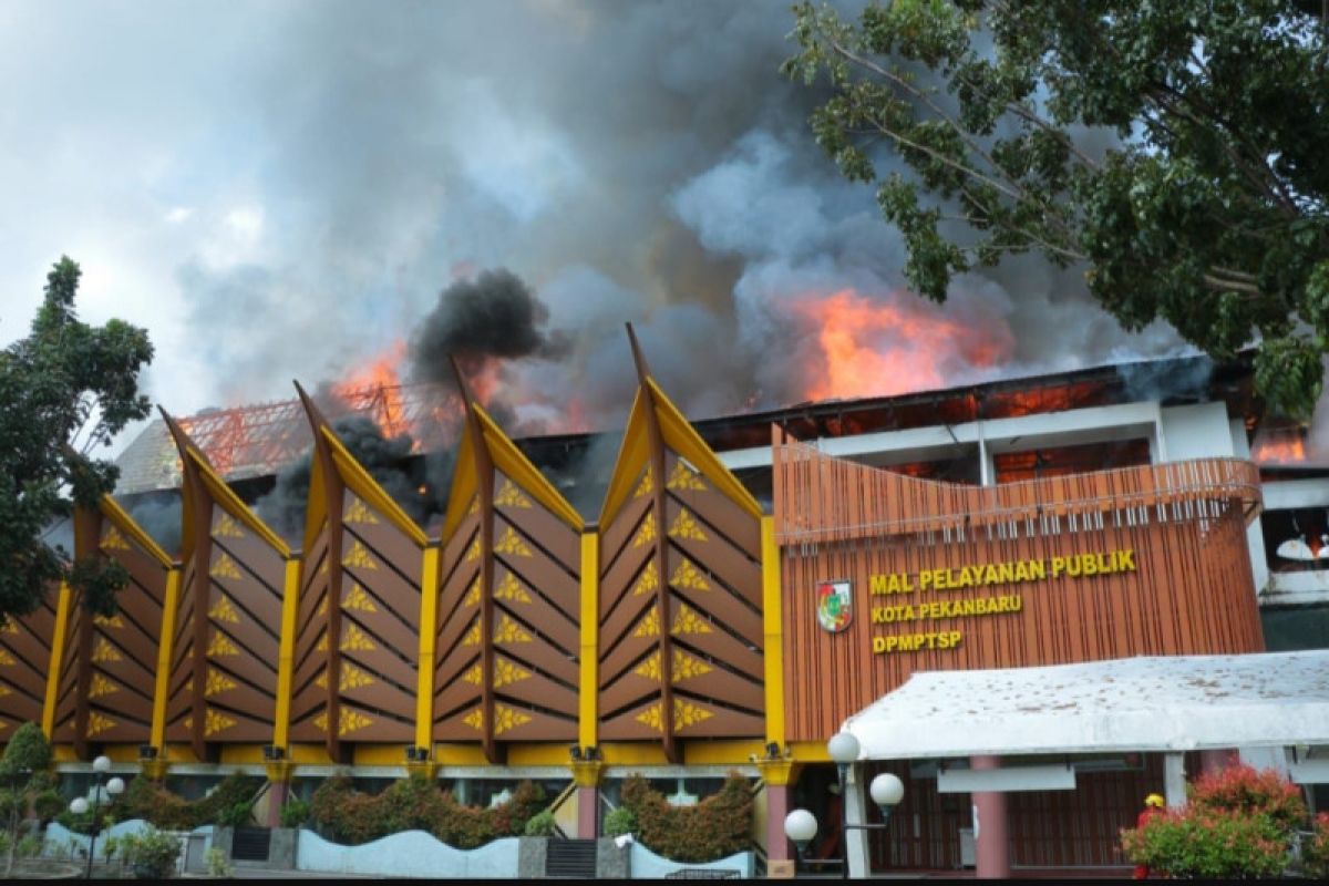 Gedung MPP Pekanbaru yang terbakar akan dibangun lagi