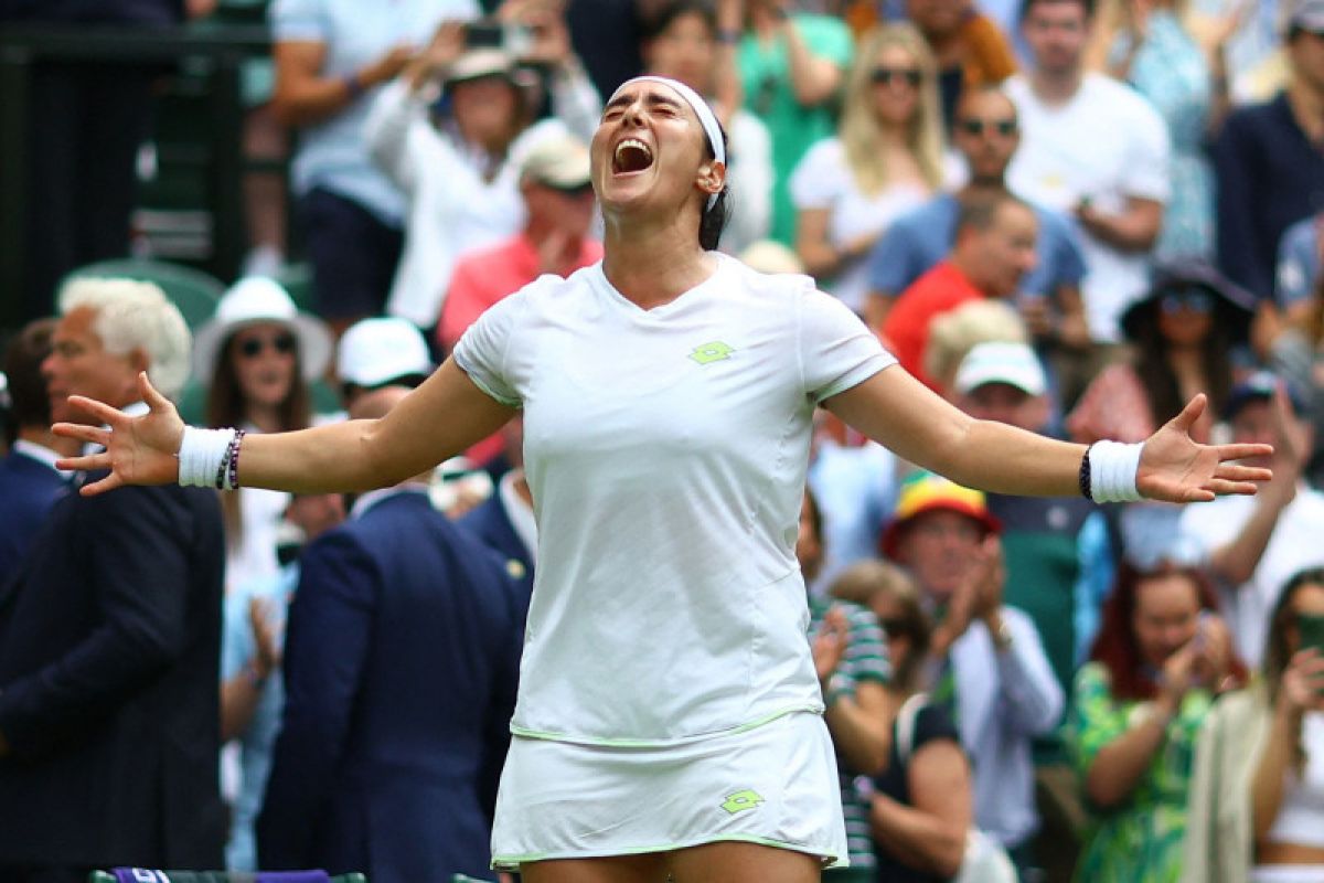 Jabeur tekuk juara bertahan Rybakina untuk capai semifinal Wimbledon