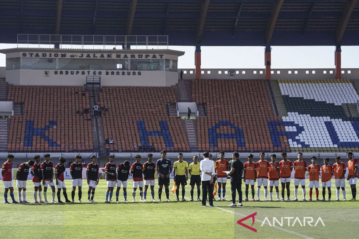 Presiden cek Stadion Si Jalak Harupat untuk persiapan Piala Dunia U-17