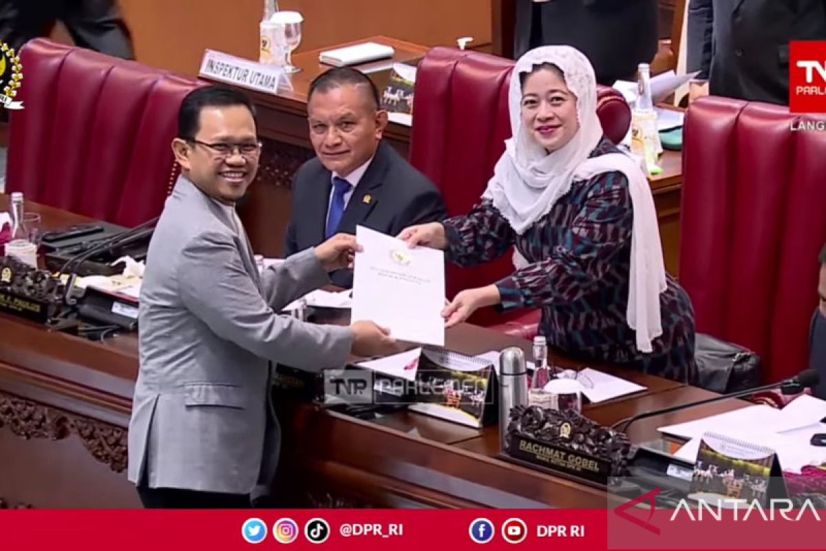 DPR sahkan dua Anggota Dewan Komisioner baru OJK