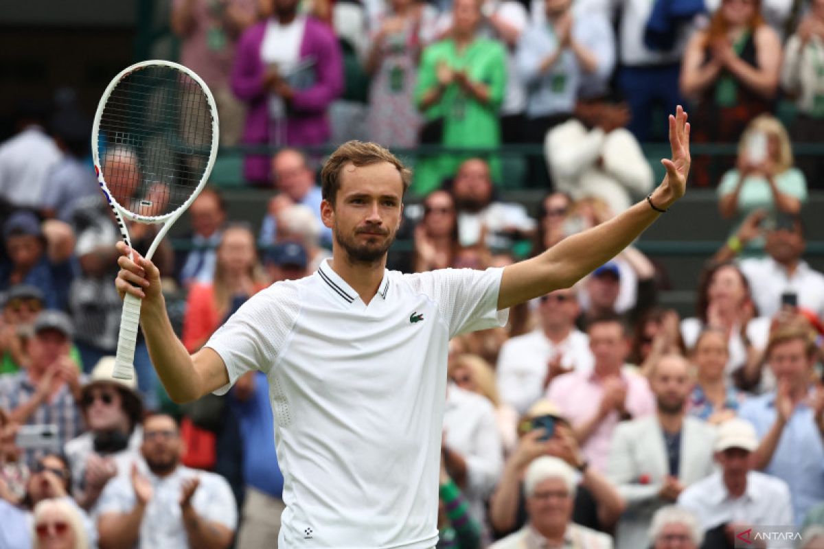 Wimbledon - Medvedev ke semifinal setelah bermain lima set  lawan  Christopher Eubanks