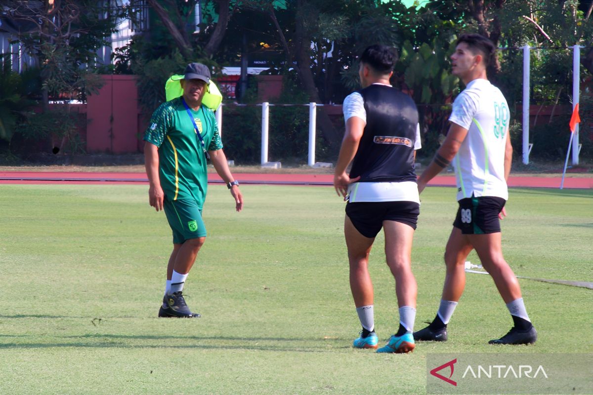 Liga 1: Pelatih Persebaya tetap bawa Bruno Moreira ke Semarang