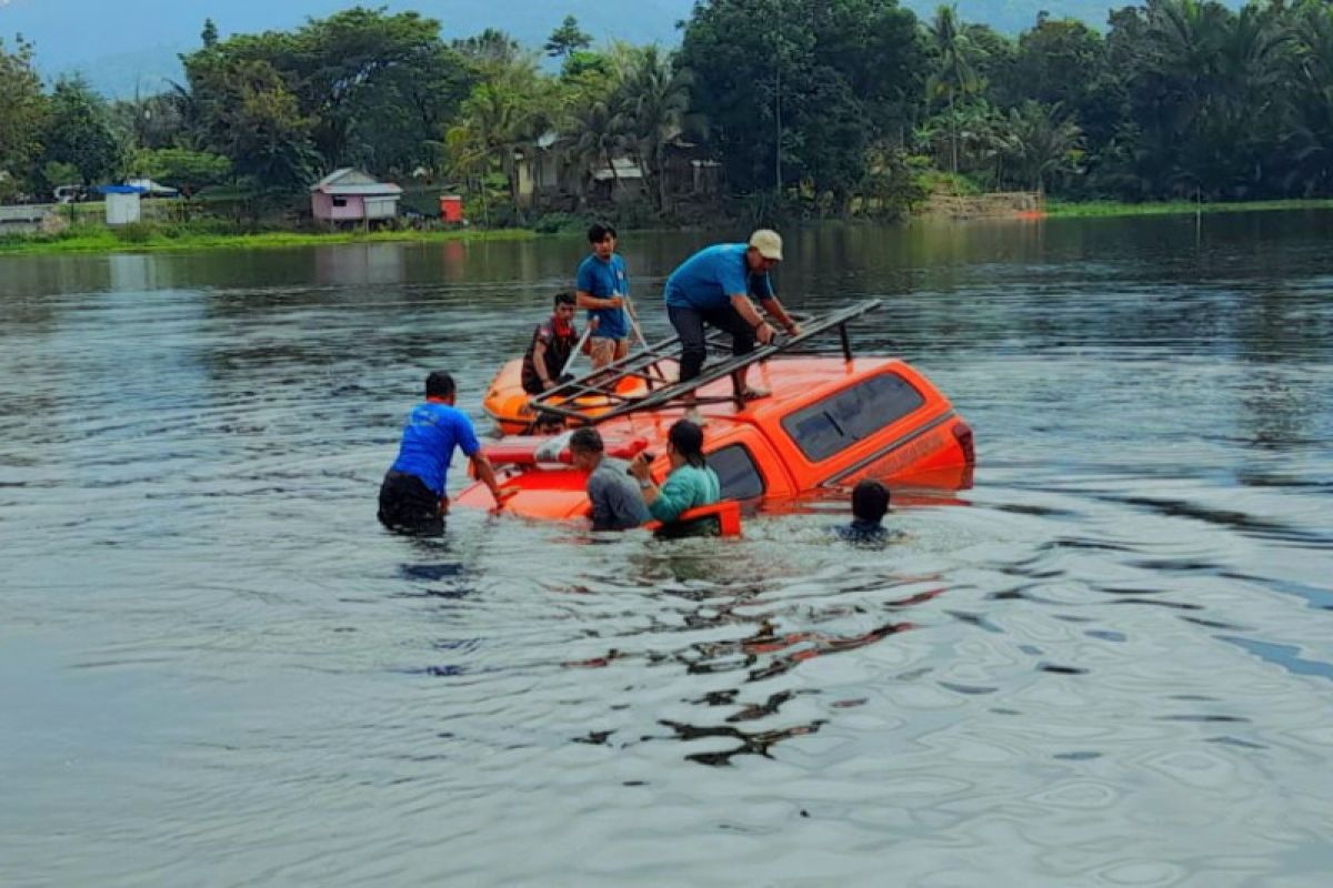 Mobil BPBD Bone Bolango tercebur ke Danau Perintis